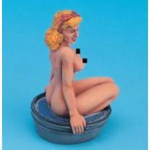 LEGEND PRODUCTIONS 1 35; Bathing Girl Spedito Oggi