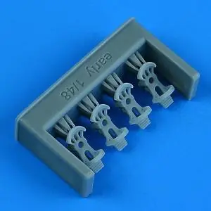 Quickboost 1 48 German Luftwaffe WWII pedals - early v. Affare