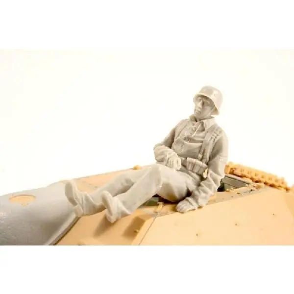 SOLDATO TEDESCO SEDUTO SUL HETZER WW II Prezzo Basso