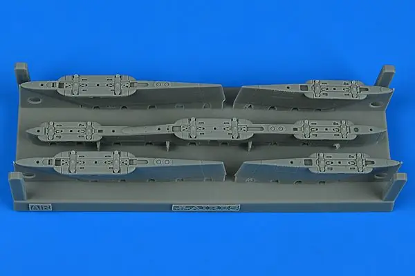 Compra Oggi Stesso Sepecat Jaguar GR.1/GR.1a Piloni superiori 1/48 - AIRES 4931